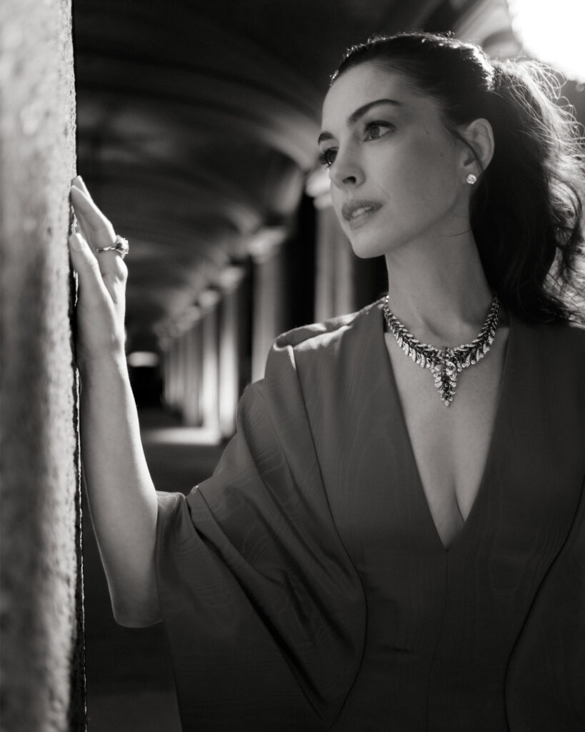 anne hathaway, gwp, bling