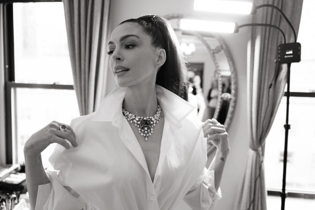 anne hathaway, gwp, bling
