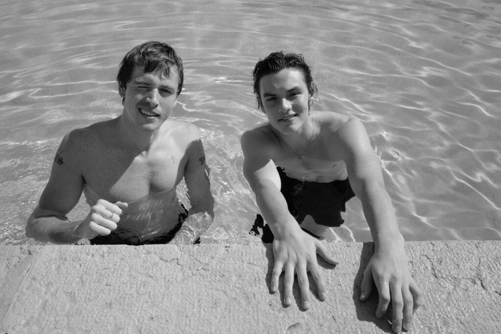 Harris Dickinson, Louis Partridge